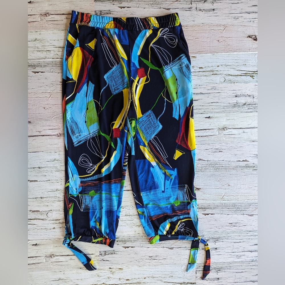 NWOT Marallis Cropped Jogger Capri With Tie Hem Abstract Print Women's Size Med